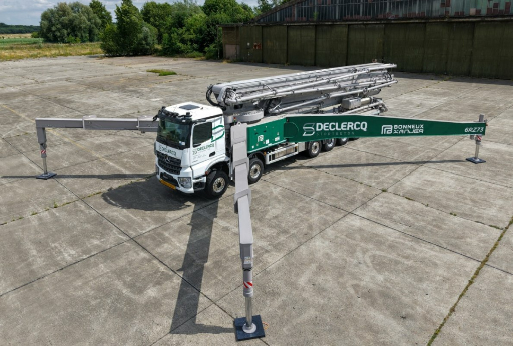 бетононасос на 7-осном шасси Mercedes-Benz Arocs